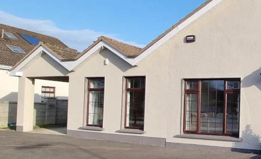 Spacious Curragh 2-Bed Apartment With Own Entrance Brownstown Экстерьер фото